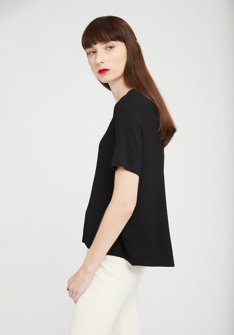 Essential V-Neck Short Sleeve (Black)